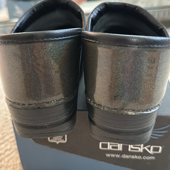 Dansko Professional Grey Prism Patent shoe style# 406-960202 - Picture 4 of 4